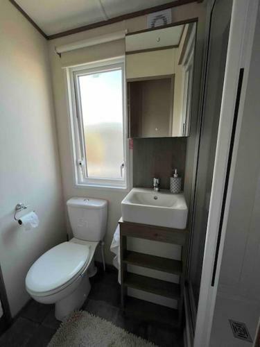 Delightful 2 Bedroom Caravan, Pencnwc, New Quay