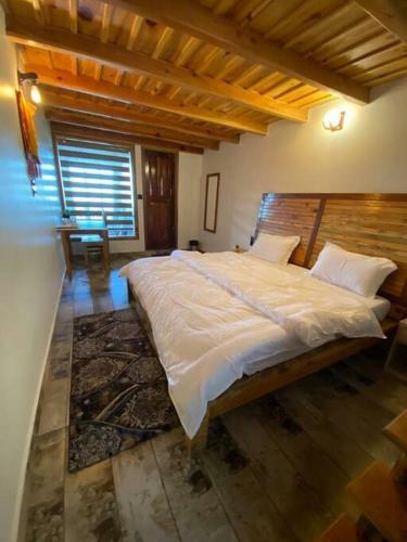Cliffside Manor, Satkhol, Mukteshwar By Earthaa Escapes