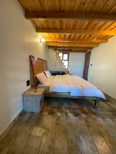Cliffside Manor, Satkhol, Mukteshwar By Earthaa Escapes