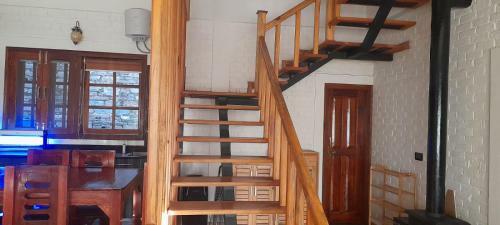 Cliffside Manor, Satkhol, Mukteshwar By Earthaa Escapes