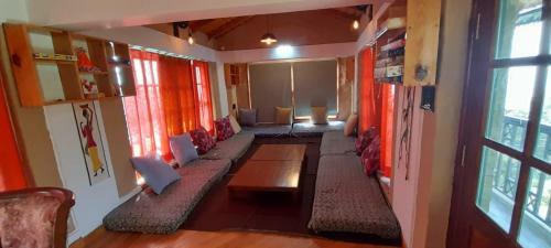 Cliffside Manor, Satkhol, Mukteshwar By Earthaa Escapes