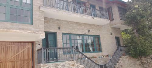 Cliffside Manor, Satkhol, Mukteshwar By Earthaa Escapes