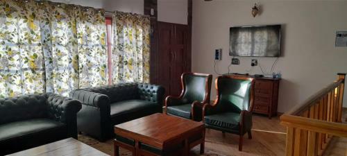Cliffside Manor, Satkhol, Mukteshwar By Earthaa Escapes