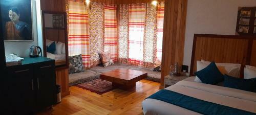 Cliffside Manor, Satkhol, Mukteshwar By Earthaa Escapes