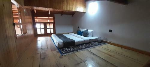 Cliffside Manor, Satkhol, Mukteshwar By Earthaa Escapes