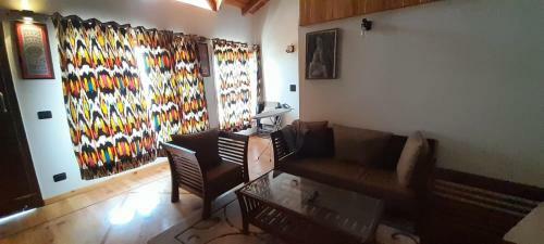 Cliffside Manor, Satkhol, Mukteshwar By Earthaa Escapes