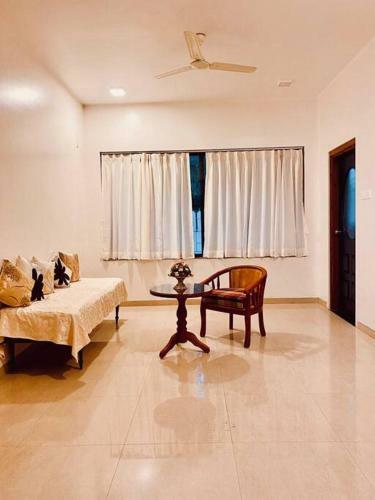 Large 4 Bed Villa-airy, Green And Quiet Vistas