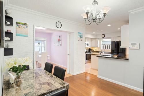 Gorgeous 3 Bdr, Amazing Bbq Area, Pool And More