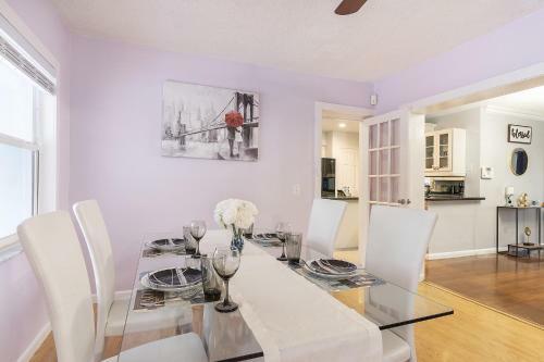 Gorgeous 3 Bdr, Amazing Bbq Area, Pool And More