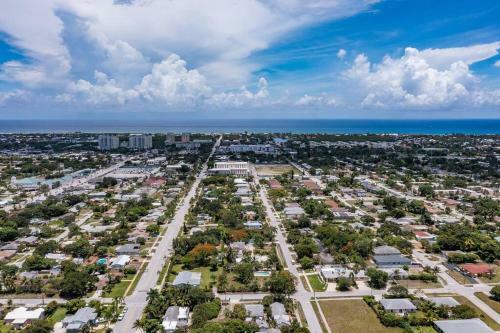 Resort Style Home W/ Pool Mins To Beach & Delray