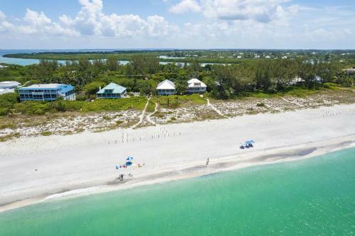 A Saba Wind North- Oceanfront Estate With Pool On Captiva Island