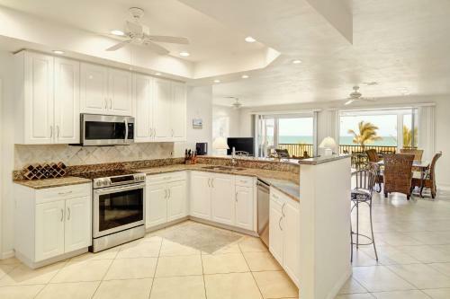 A Saba Wind North- Oceanfront Estate With Pool On Captiva Island