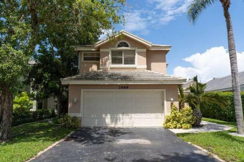 Spacious 3 Bedroom Home Near Southwest Ranches
