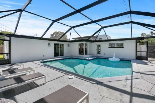 Luxurious Clearwater Retreat With Lanai And Pool!