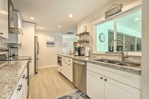 Bright And Breezy Cape Coral Retreat With Pool!