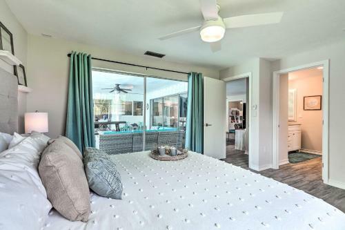 Bright And Breezy Cape Coral Retreat With Pool!