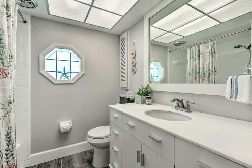 Bright And Breezy Cape Coral Retreat With Pool!