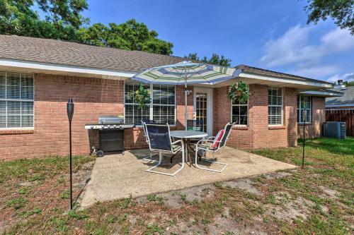 Modern Gulf Breeze Getaway Patio, Near Beach