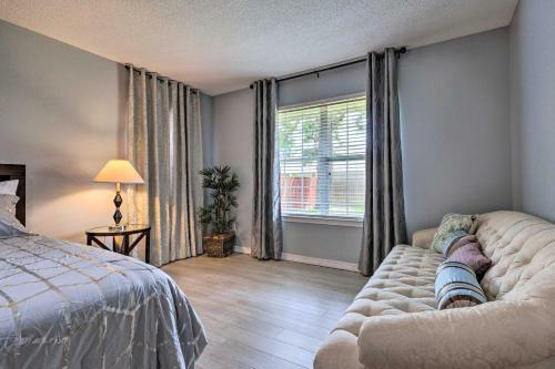 Modern Gulf Breeze Getaway Patio, Near Beach