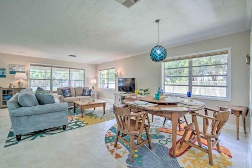 Riverview Homosassa Escape With Dock And Lanai!