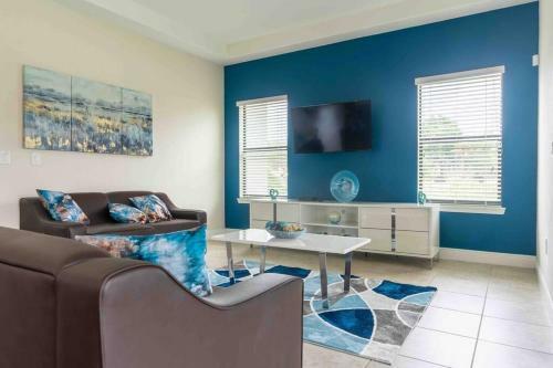 Spacious 6bdrm Villa Near All The Attractions!!