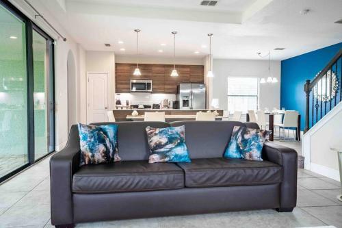 Spacious 6bdrm Villa Near All The Attractions!!