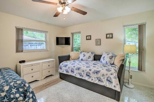 Vibrant Largo Home Heated Pool, Lake Views!