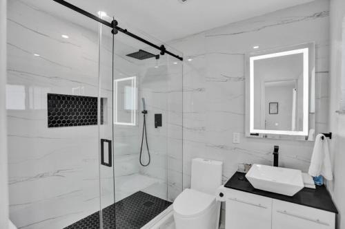 Just Listed! Newly Remodeled 3 2 Pool Home! Home