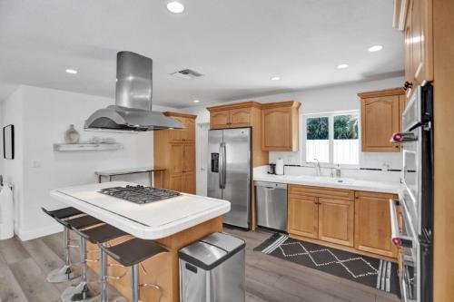 Just Listed! Newly Remodeled 3 2 Pool Home! Home