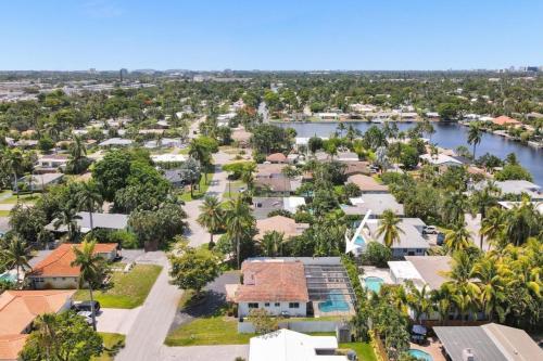 Just Listed! Newly Remodeled 3 2 Pool Home! Home