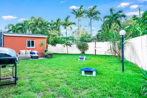 Pool And Hot Tub Just 10 Close To All