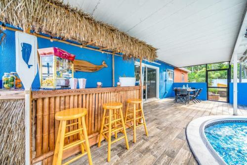 Pool And Hot Tub Just 10 Close To All