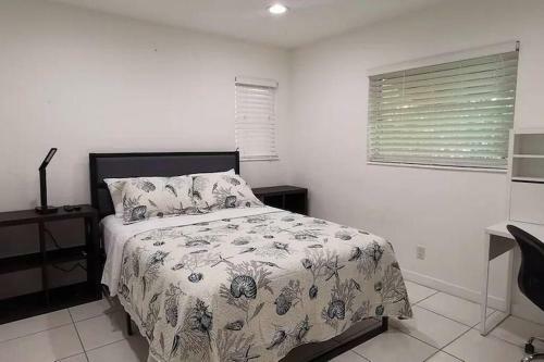 Stylish Modern Oasis With Hot Tub - Free Night