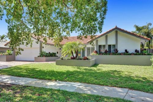 6br Tropical Oasis With Private Heated Pool & Gameroom