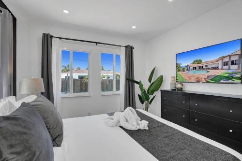 6br Tropical Oasis With Private Heated Pool & Gameroom