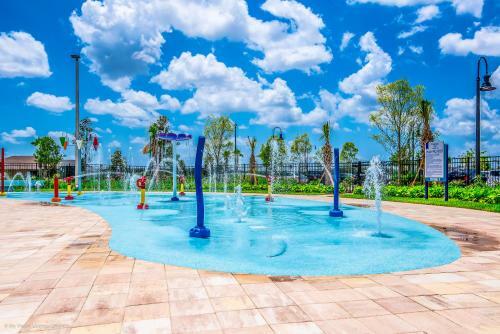 Modern Townhome Wprivate Pool & Free Water Park