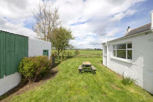 Altido Gorgeous Cottage With Garden & Great Views