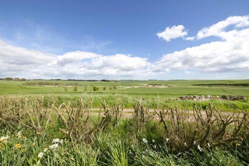 Altido Gorgeous Cottage With Garden & Great Views