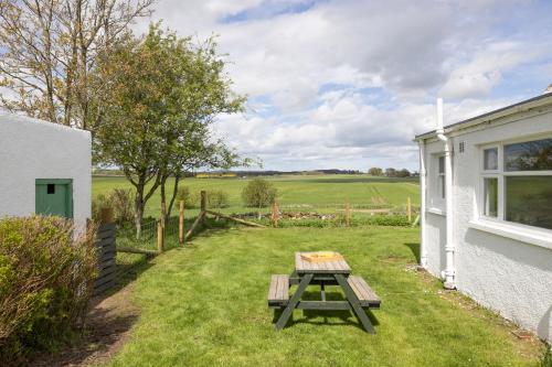 Altido Gorgeous Cottage With Garden & Great Views