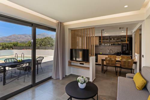 Villa Paligremnos Residences, A Beachside Retreat!