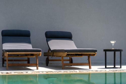 Villa Paligremnos Residences, A Beachside Retreat!