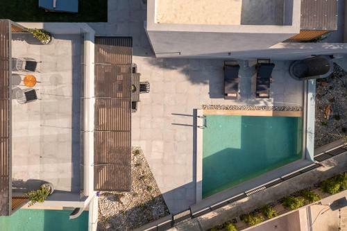 Villa Paligremnos Residences, A Beachside Retreat!