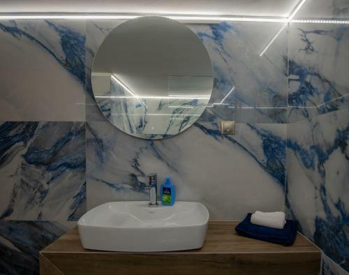 Max Blue Apartment, A Stay Like No Other