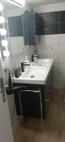 Stylish Apartment Close To Rafina Port