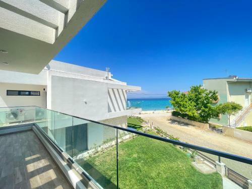Villa Dahlia By The Sea