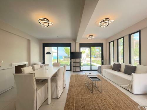 Villa Dahlia By The Sea