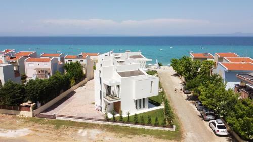 Villa Dahlia By The Sea