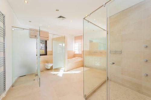[luxury Villa] Cinema, Sauna, Pool And Billiards