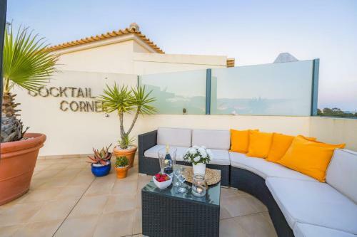 Exquisite Penthouse Apartment W Large Terrace Pool & Parking