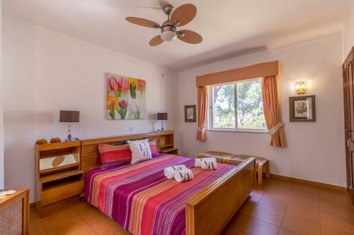Villa With Pool And Golf View